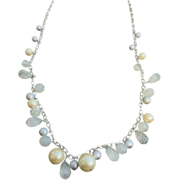 Elegant Beaded Pearl and Crystal Necklace - Picture 2 of 8